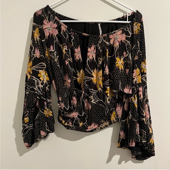 Free People Last Time Floral Polka Dot Bell Sleeve Blouse SO FLATTERING! Size XS - Picture 3 of 5